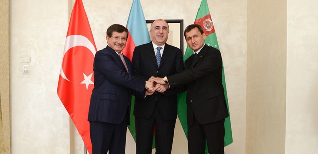 ALLAH BU &Uuml;&Ccedil; BAYRAĞI D&Uuml;NYANIN HER YERİNDE DALGALANDIRSIN